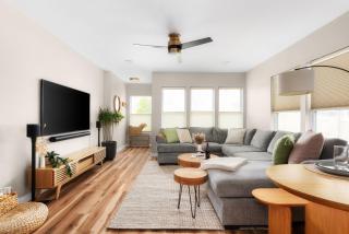 Sunflower House - Luxe Retreat with Sauna & Hot Tub - 8