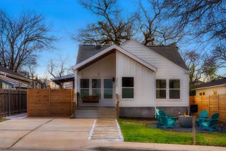 Sunflower House - Luxe Retreat with Sauna & Hot Tub - 4