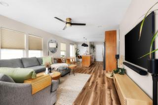 Sunflower House - Luxe Retreat with Sauna & Hot Tub - 1