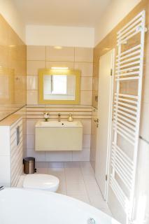 Luxurious Apartment with Balconies in DownTown BP - 4