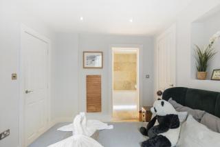 NEW! Warm Central 3-Bed with Garden - 5 mins Kensington WestField - 6