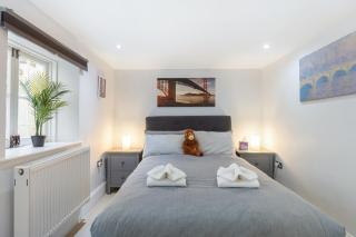 NEW! Warm Central 3-Bed with Garden - 5 mins Kensington WestField - 4