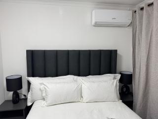 Bryanston Luxury Secure 4BR Haven - 8