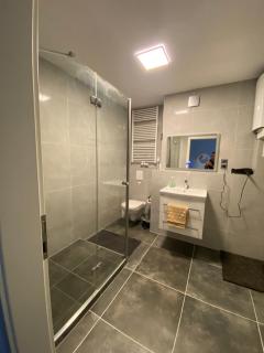 Moderne 2 Zimmer Wohnung Küche und Bad im Zentrum - 4