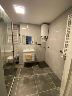 Moderne 2 Zimmer Wohnung Küche und Bad im Zentrum - 5