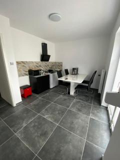 Moderne 2 Zimmer Wohnung Küche und Bad im Zentrum - 8