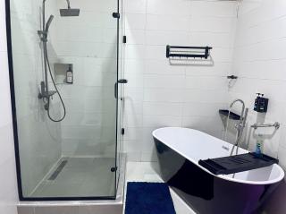 Luxury 4 BR Apt w Parking, Hot tub, Magodo Estate - Magodo - 7