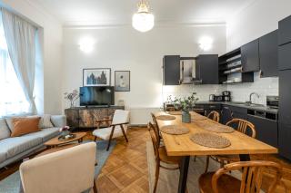 The Cozy Vinohrady Retreat - 8