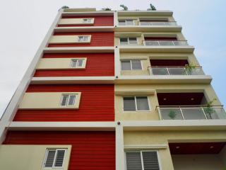 THS Suites - Luxurious 2 BHK AC apartments with Tirumala Views - Near Marriott, Taj and ITC 5 star hotels - Walkable to PS4, A2B, Orion, Starbucks cafes - Close to Thiruchanur and Alipiri flyover - 1