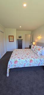 Bumble Bee Cottage - 1