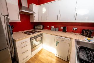 Central 2 Bedroom Apartment in Swansea - 2