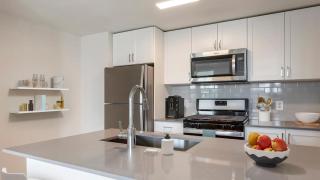 Exquisite 2BDRM in Heart of MDR King Bed - 8