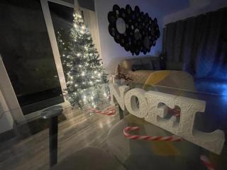 2 Bed Town Centre Apt in Porthcawl, parking, Wifi ,Sky & Netflix - 0