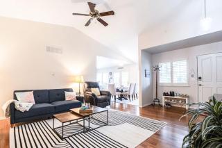 Charming beach home with Ocean & Mt. Baker View - 8