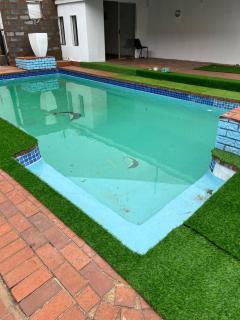 Lenisia Corporate Guest House - 1