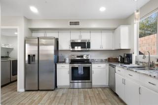 Cozy 3BR Escape Poolside Grill & Chill Spot - 8