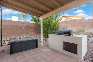 Cozy 3BR Escape Poolside Grill & Chill Spot - 5