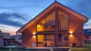 Architektenhaus in Seenähe mit großem Garten - 0