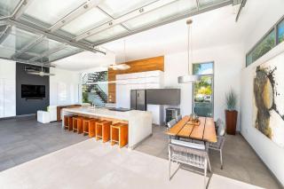 Oceanside 3 Bedroom Luxury Villa with Private Pool, 500ft from Long Bay Beach -V2 - 2