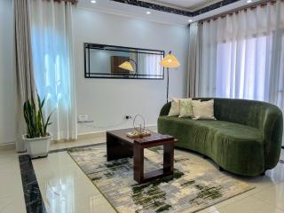 Keisha Luxury Furnished Apartment Bukoto - 2