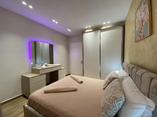 Central New Bazaar Essil Flat with Parking - 9