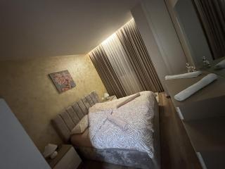 Central New Bazaar Essil Flat with Parking - 5