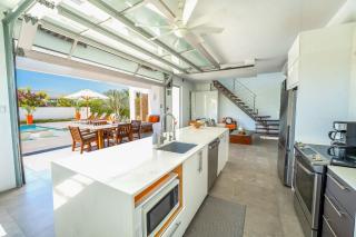 Oceanside 2 Bedroom Luxury Villa with Private Pool, 500ft from Long Bay Beach -V3 - 9