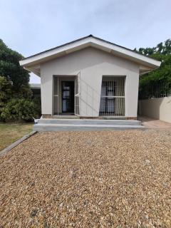 Spacious Suite in Somerset West - 7