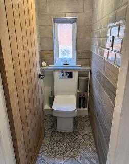 4 bedroom family home - steps away from the beach - 4