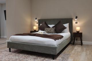 The Central Maison - Heart of Leeds City Centre - 2 minute walk away to Christmas Market - 7