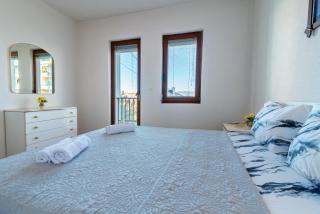 Spacious Central Retro Apartment - Free Parking - 3