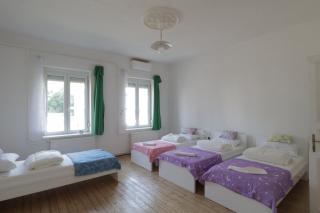 Cozy House with Garden and FreeParking - 4