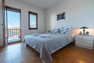 Spacious Central Retro Apartment - Free Parking - 9