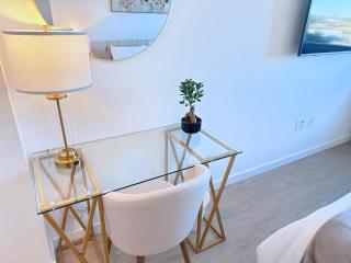 Luxury 2BD 2BA with Roof Top Pool, Hot Tub & Gym - 7