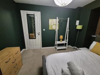 Beautiful Home in Wolverhampton! - 4