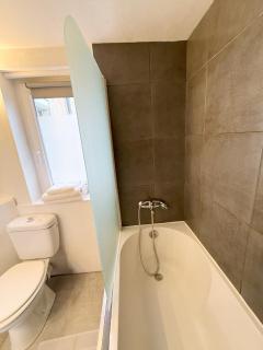 Studio à côté de la gare et la Cité de la gastronomie - 1