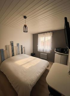 Chambre équipée centre Le Fenouiller proche mer - 3