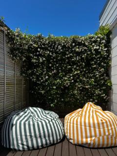 Newly Renovated unit Near shops, Park& City access - 4