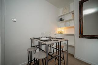 Zone 1 Modern Hoxton Home Kitchen, Living, Bedroom - Londres - 6
