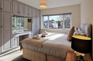 2 minute walk to LUAS (tram) - 8