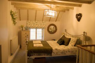 Entire Grade 2 listed cottage in Thornton-Le-Dale - 0