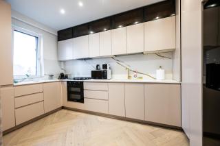 Rooftop Palette Retreat - Luxury 2BR with Patio - 6