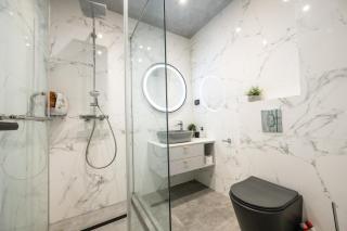 Rooftop Palette Retreat - Luxury 2BR with Patio - 5