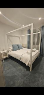 Inverness City Centre Modern Apartment - 4