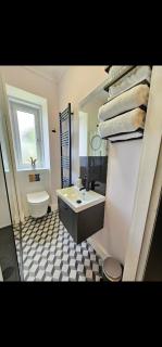 Inverness City Centre Modern Apartment - 1