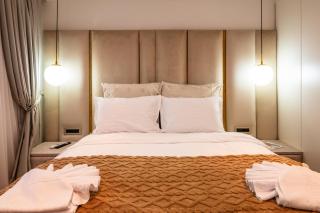 Rooftop Palette Retreat - Luxury 2BR with Patio - 9