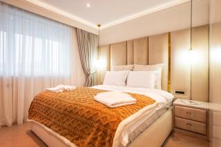 Rooftop Palette Retreat - Luxury 2BR with Patio - 8