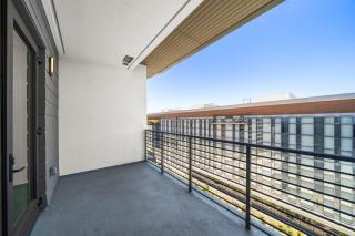 Top-Floor Gem & Heated Pool Walk to Attractions - 3