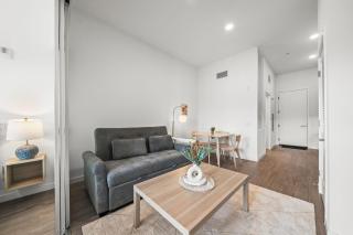 Top-Floor Gem & Heated Pool Walk to Attractions - 7