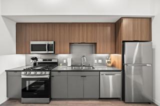 Top-Floor Gem & Heated Pool Walk to Attractions - 8